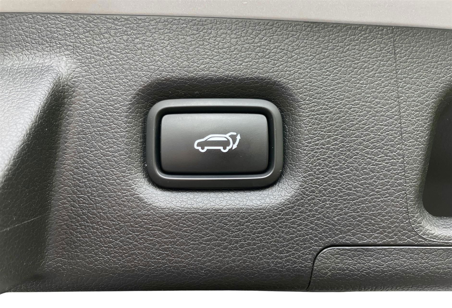 Grå Hyundai Santa Fe fra 2021