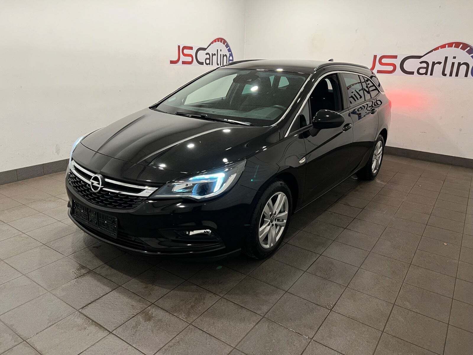 Sort Opel Astra fra 2017