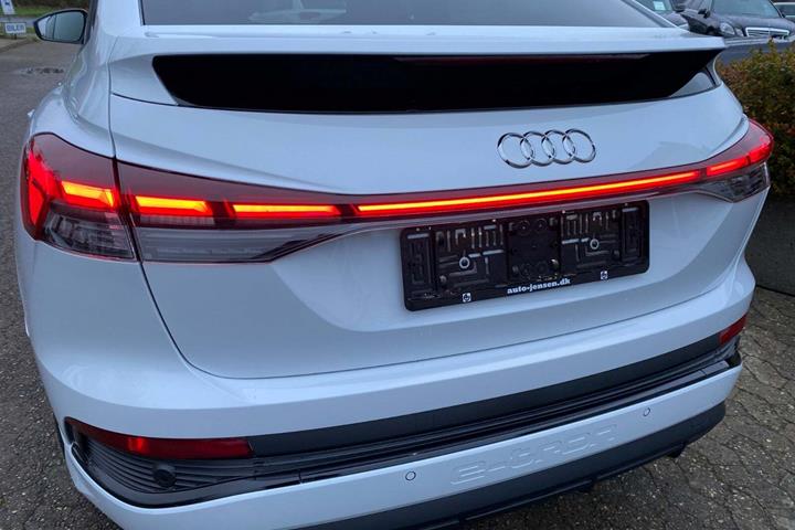 Hvid Audi Q4 e-tron fra 2022