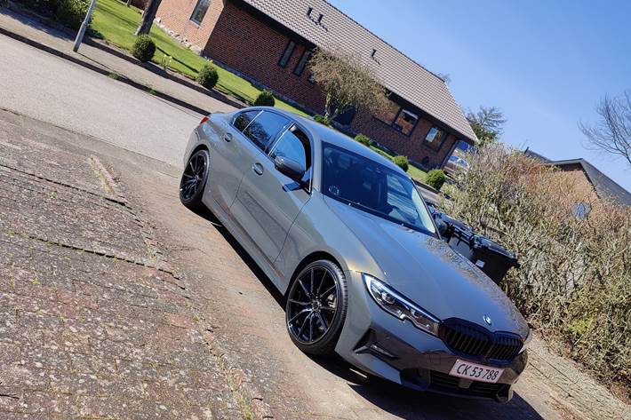 Grå BMW 3-Serie fra 2020
