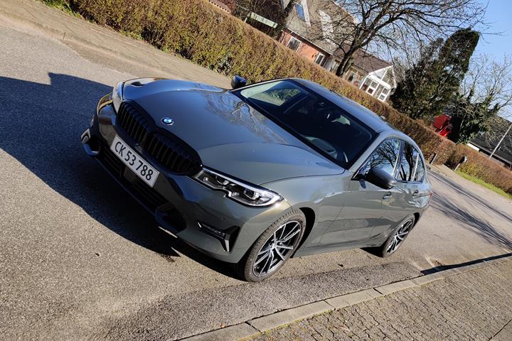 Grå BMW 3-Serie fra 2020