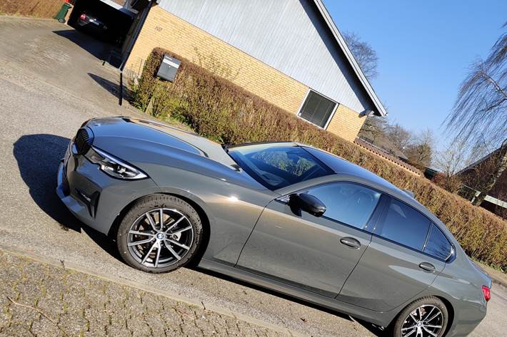 Grå BMW 3-Serie fra 2020
