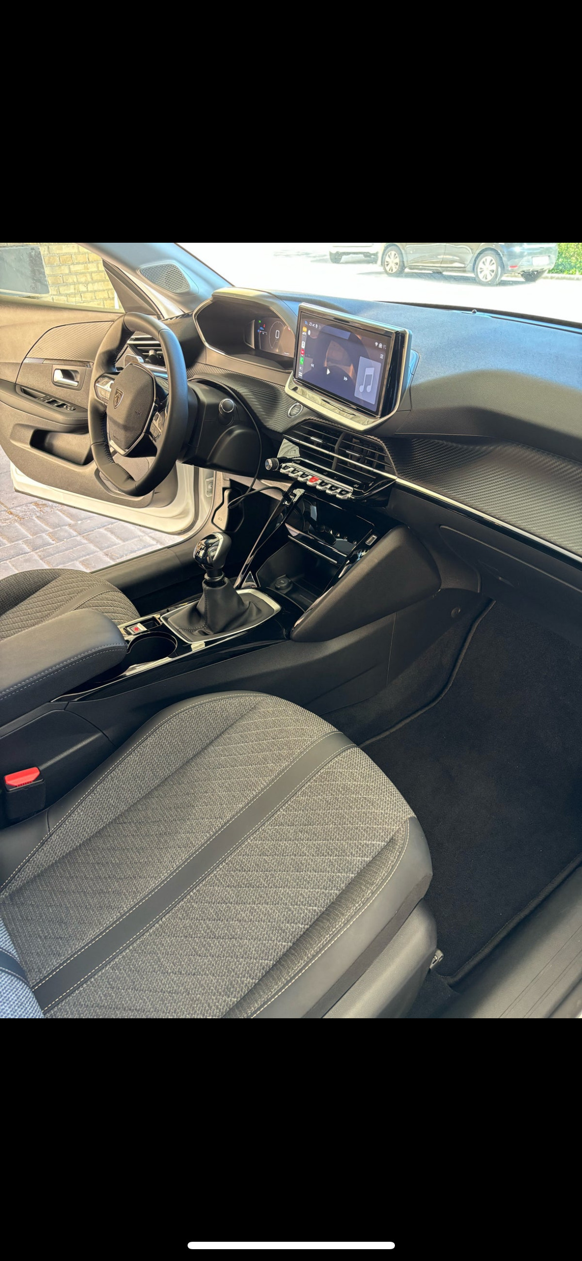 Hvid Peugeot 208 fra 2024