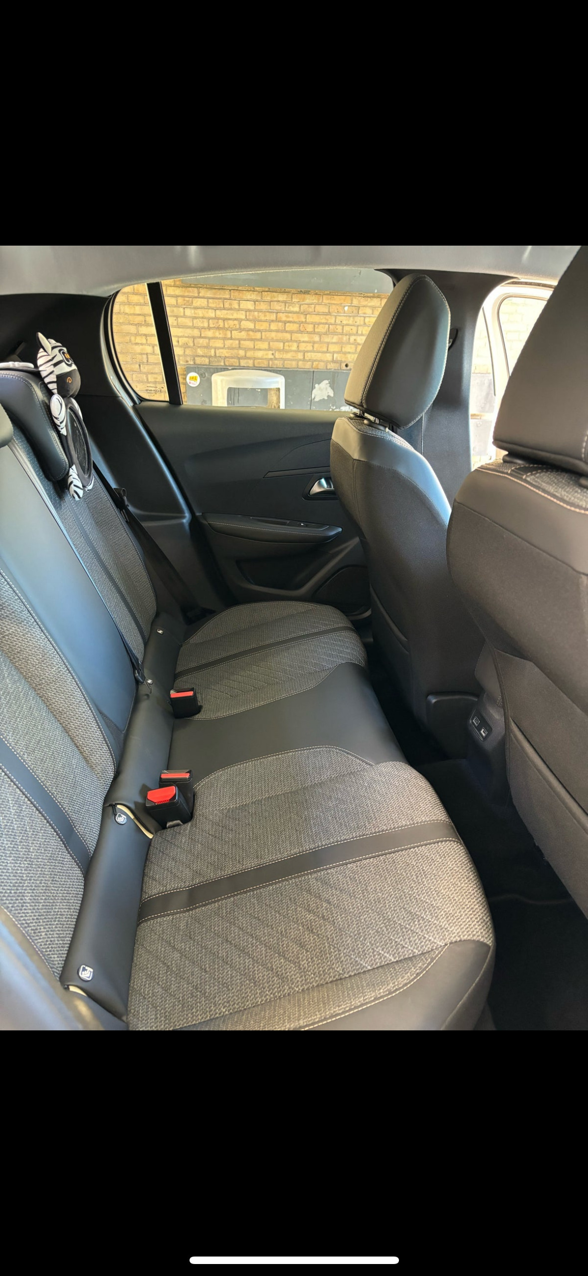 Hvid Peugeot 208 fra 2024