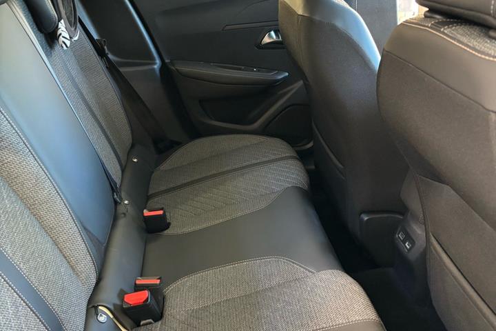 Hvid Peugeot 208 fra 2024