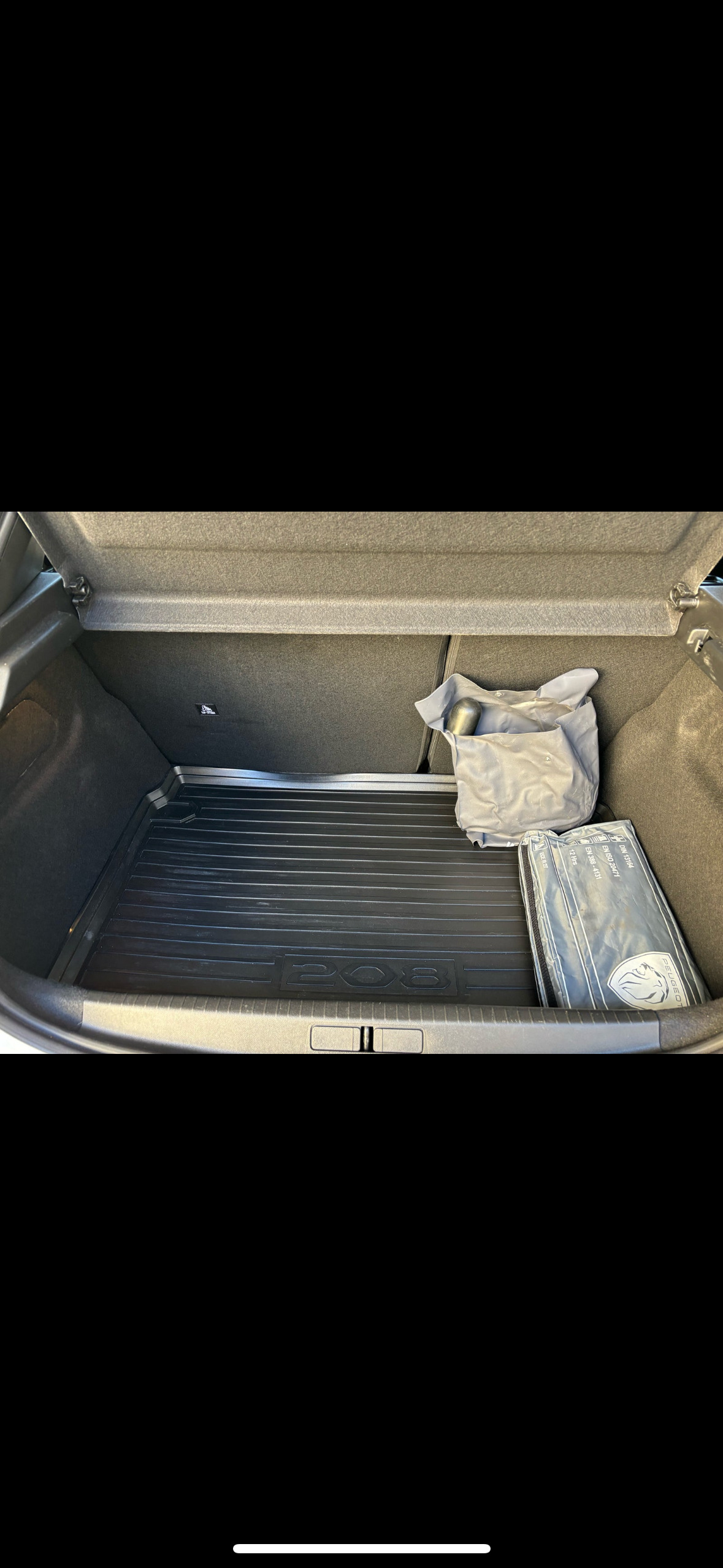 Hvid Peugeot 208 fra 2024