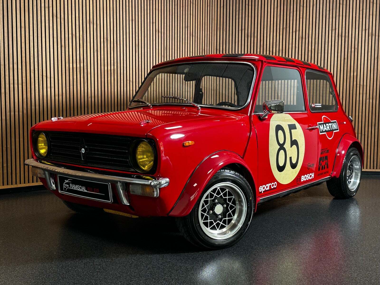 Rød Morris Mascot fra 1978 set udefra