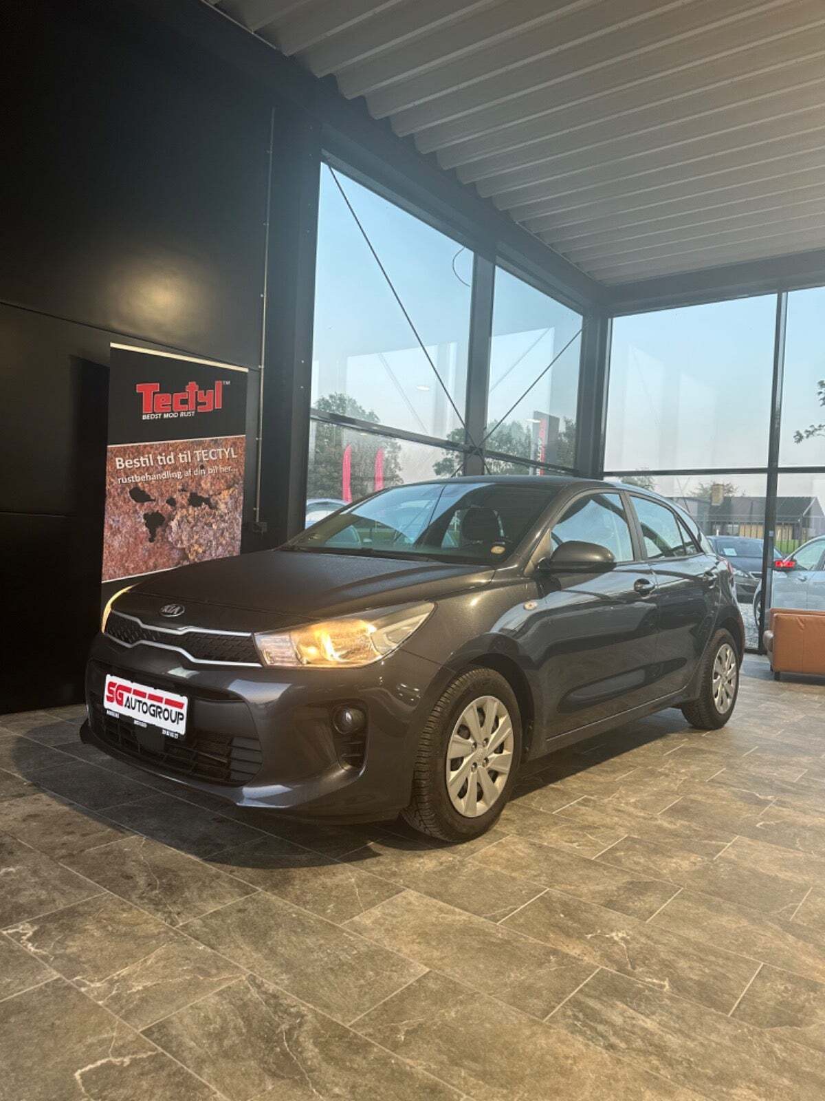 undefined Kia Rio fra 2017 set udefra