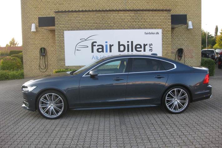 Blå Volvo S90 fra 2018 set udefra