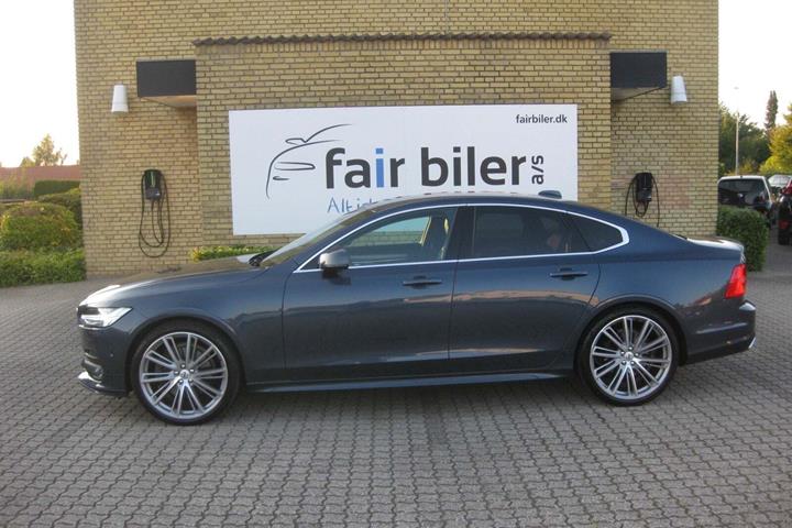 Blå Volvo S90 fra 2018 set udefra