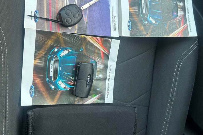 Grå Ford Fiesta fra 2014