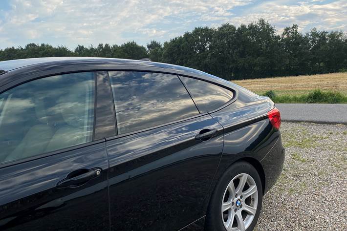 Sort BMW 320 Gran Turismo fra 2016