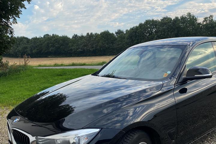 Sort BMW 320 Gran Turismo fra 2016