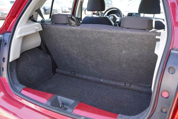 Rød Nissan Micra fra 2014