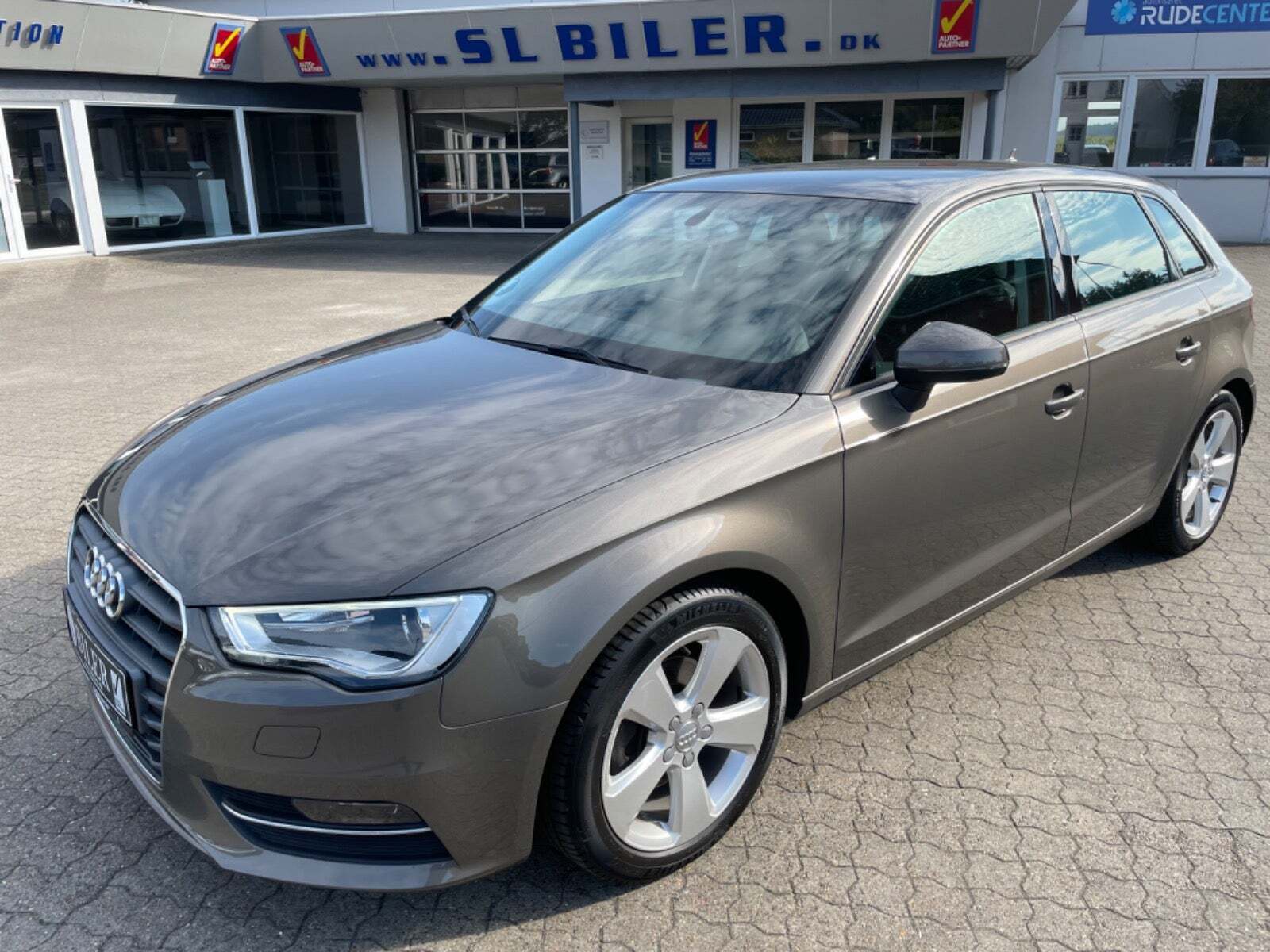 Grå Audi A3 fra 2015