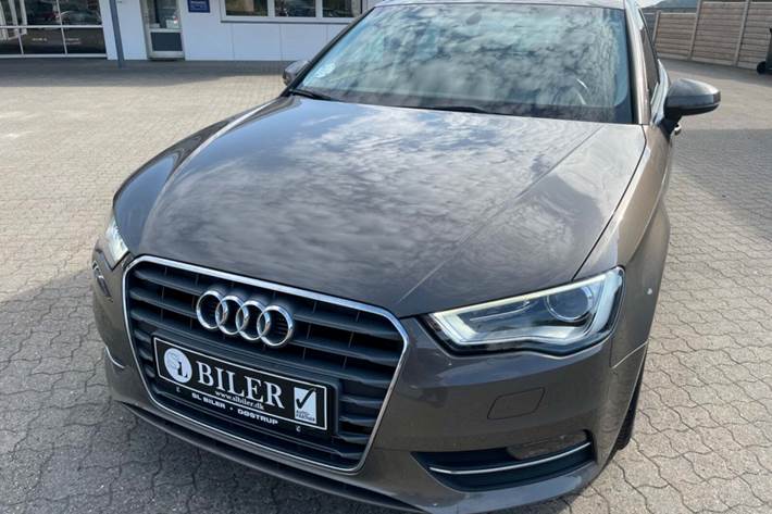 Grå Audi A3 fra 2015