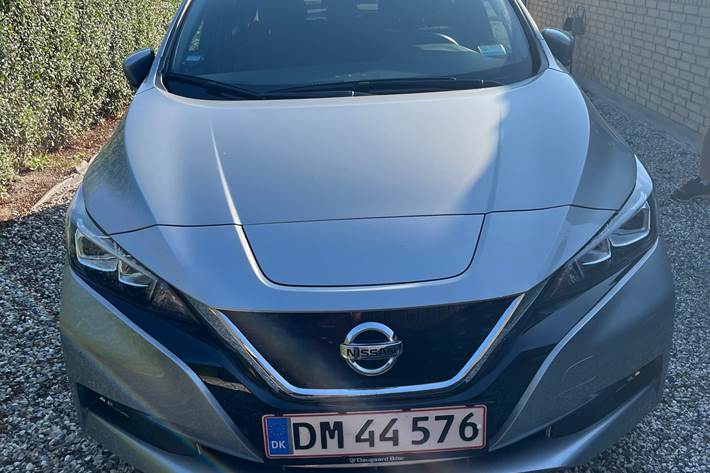 Grå Nissan Leaf fra 2021