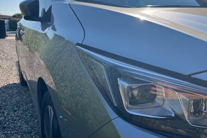 Grå Nissan Leaf fra 2021