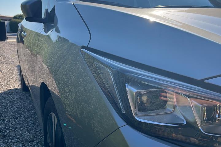 Grå Nissan Leaf fra 2021