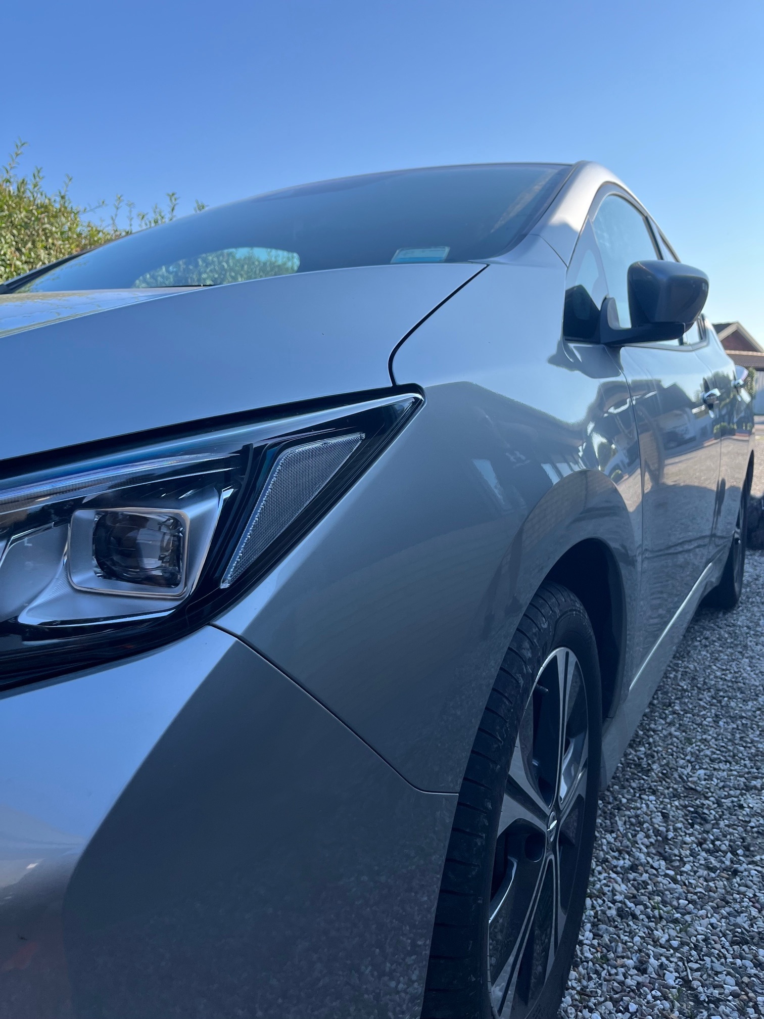 Grå Nissan Leaf fra 2021