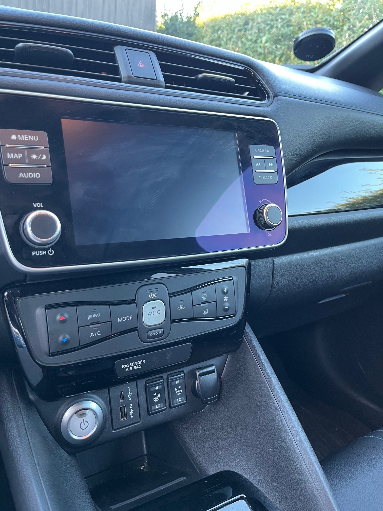 Grå Nissan Leaf fra 2021