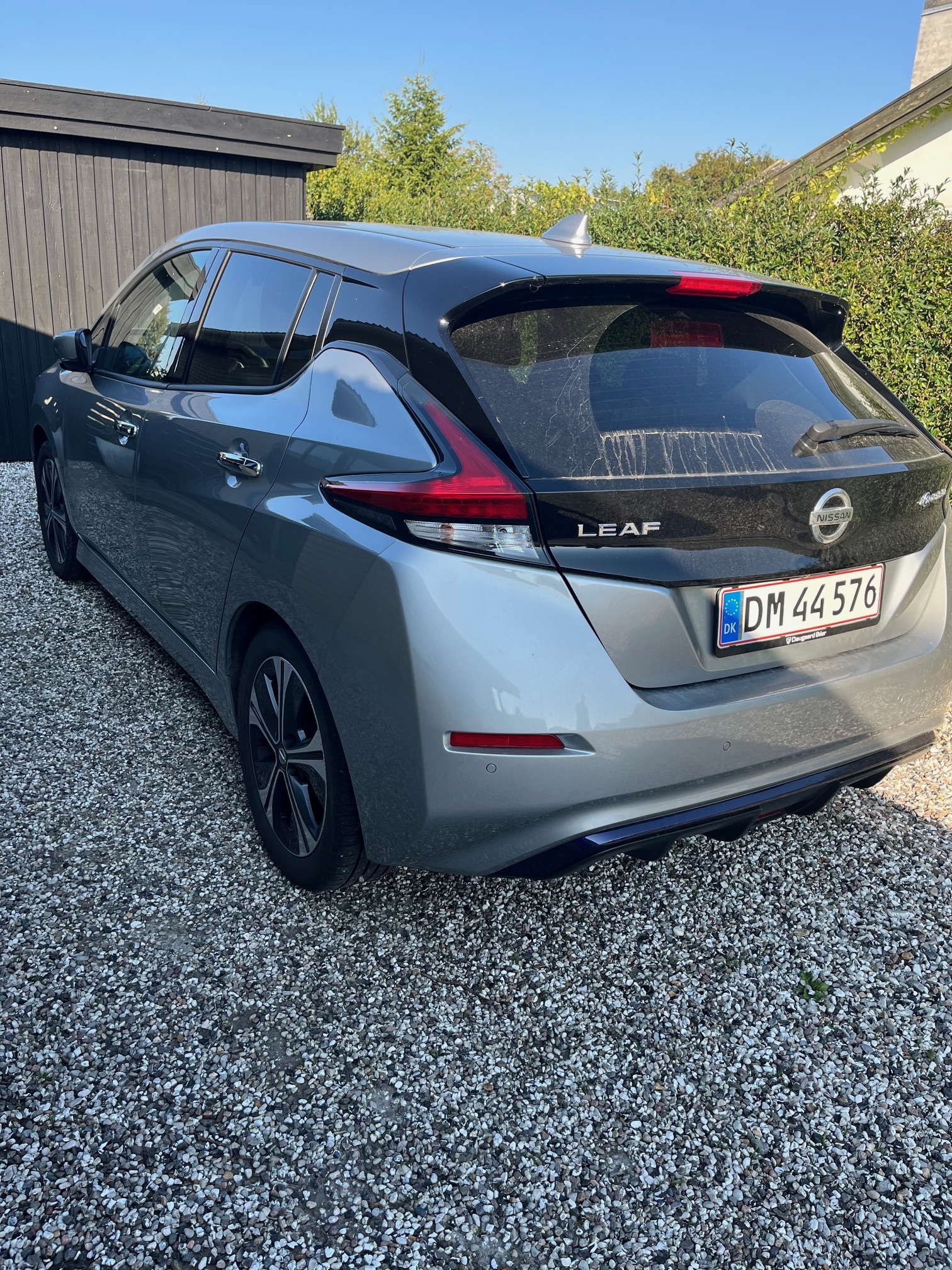 Grå Nissan Leaf fra 2021