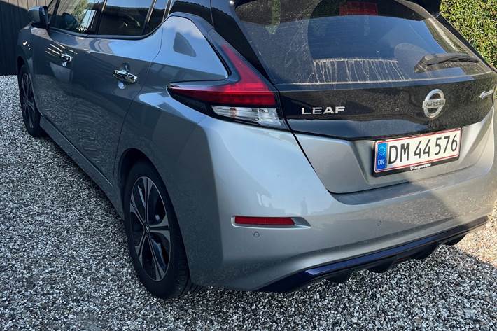 Grå Nissan Leaf fra 2021