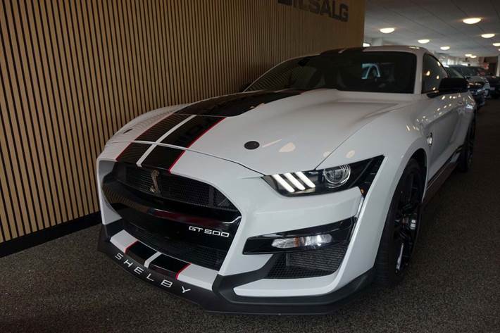 Hvid Ford Mustang fra 2020