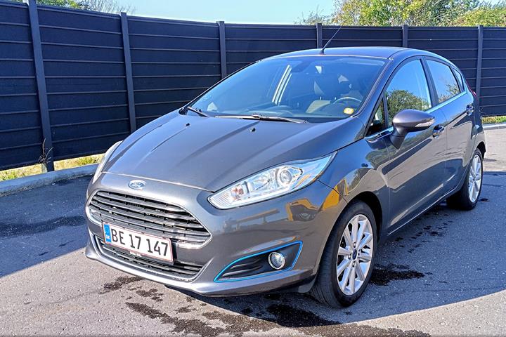 Grå Ford Fiesta fra 2016