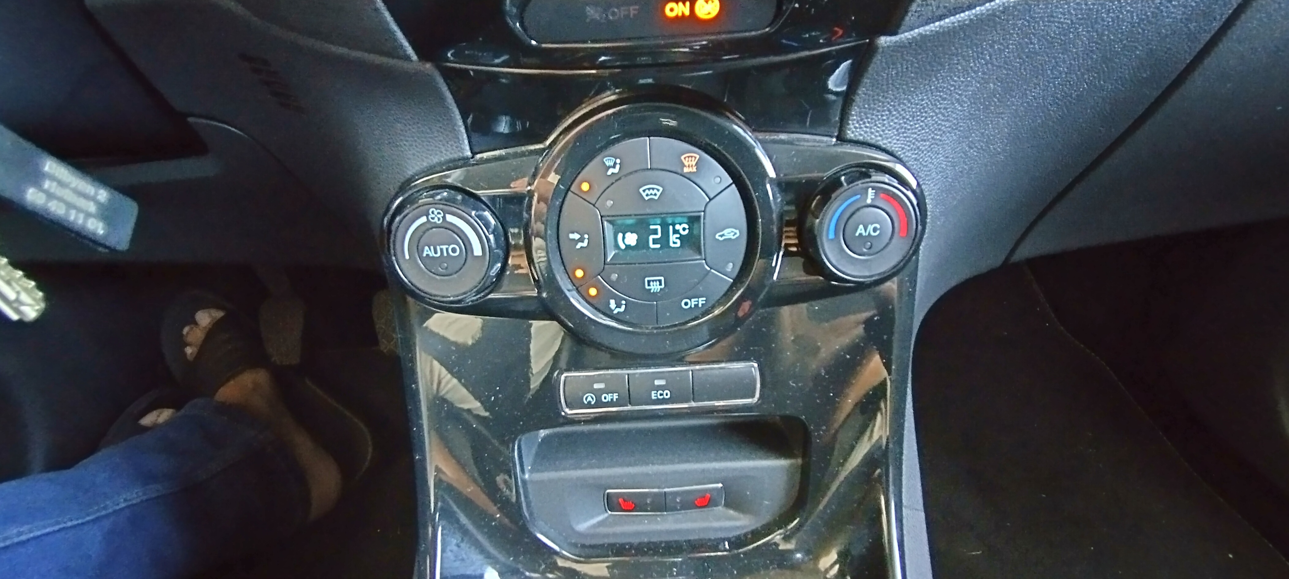 Grå Ford Fiesta fra 2016