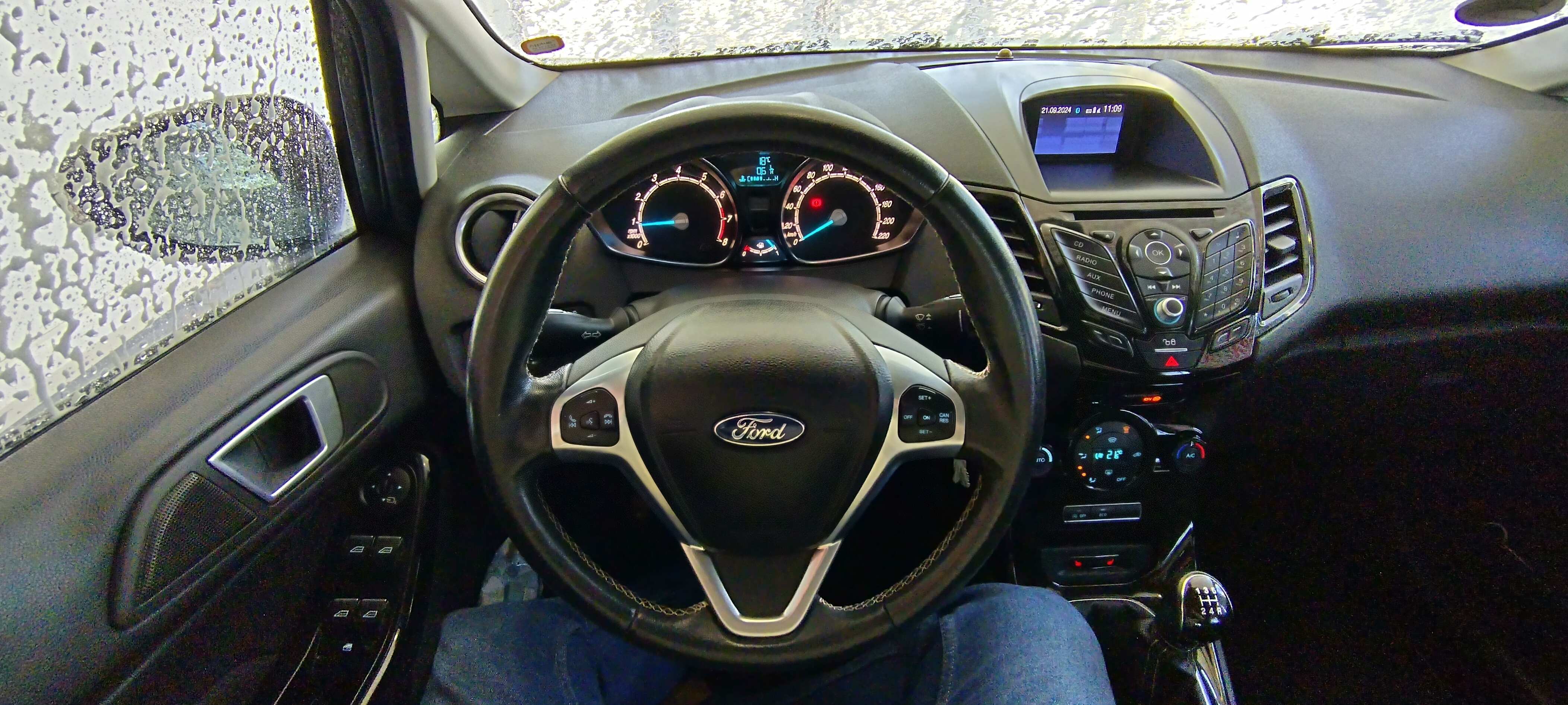 Grå Ford Fiesta fra 2016