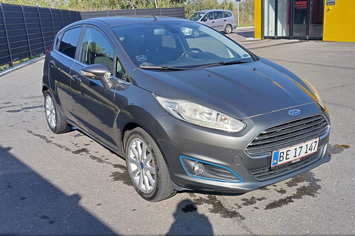 Grå Ford Fiesta fra 2016