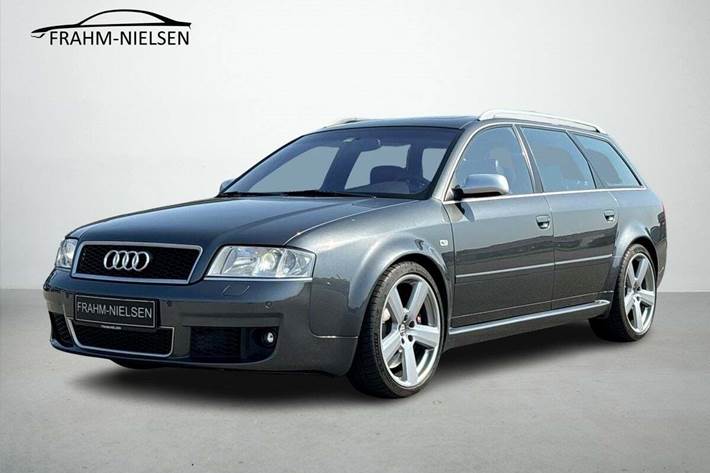 Grå Audi RS6 fra 2004 set udefra