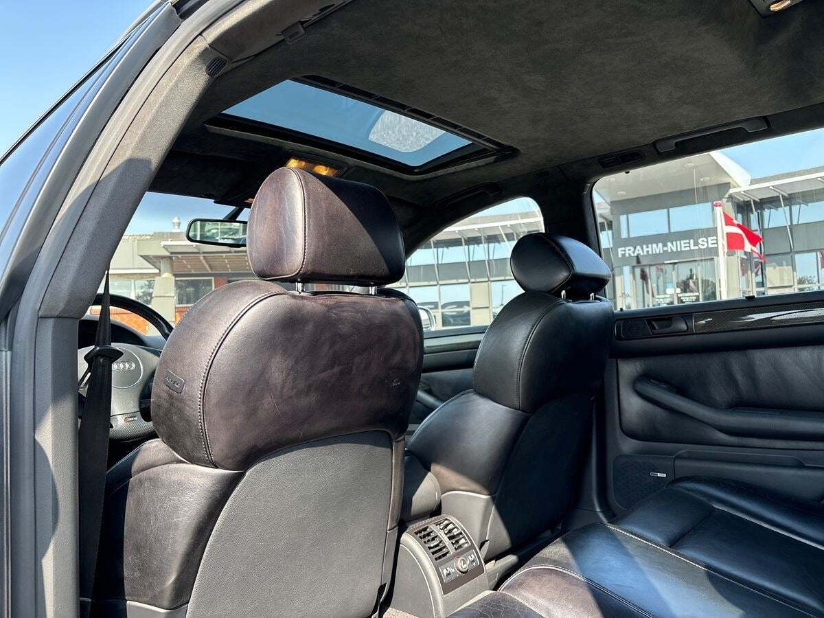 Grå Audi RS6 fra 2004