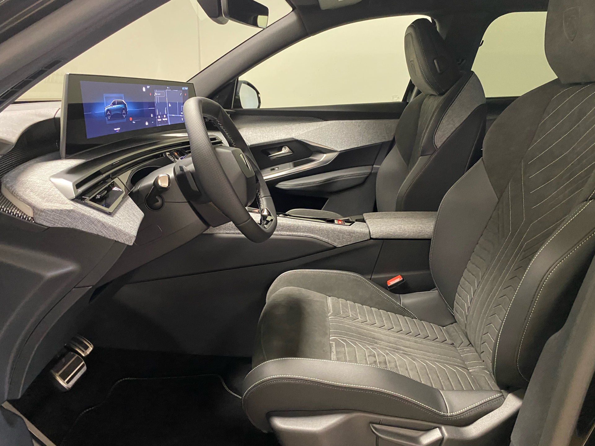 Peugeot e-5008