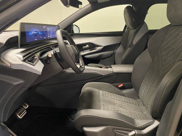 Peugeot e-5008