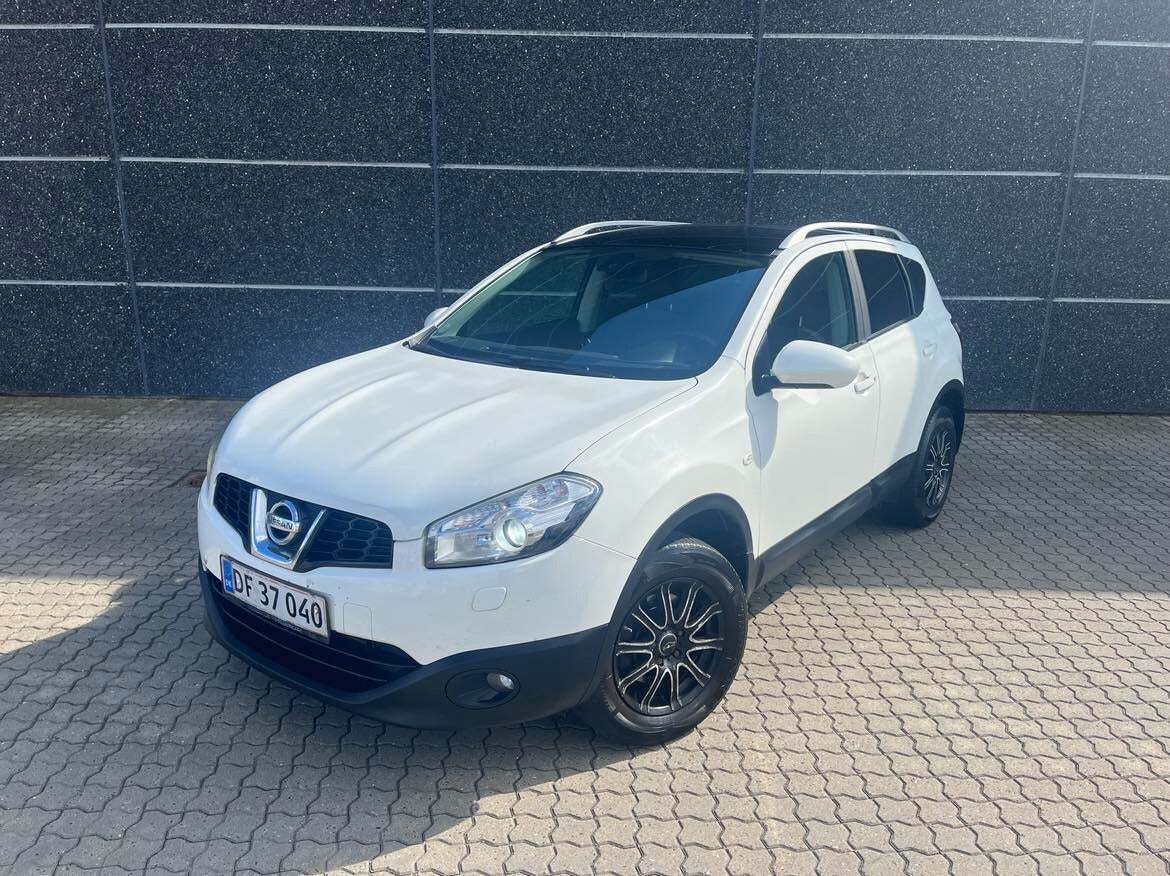 Hvid Nissan Qashqai fra 2011
