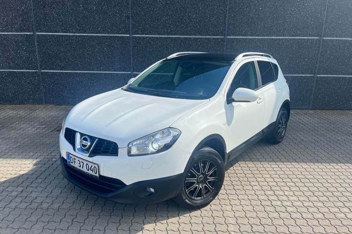 Hvid Nissan Qashqai fra 2011