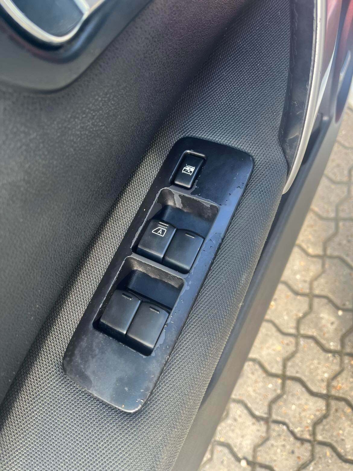 Hvid Nissan Qashqai fra 2011