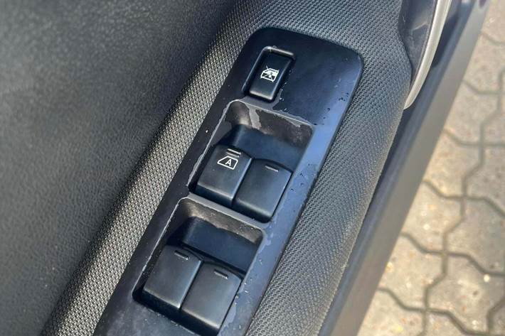 Hvid Nissan Qashqai fra 2011