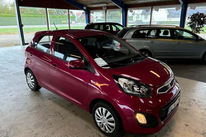 Rød Kia Picanto fra 2013