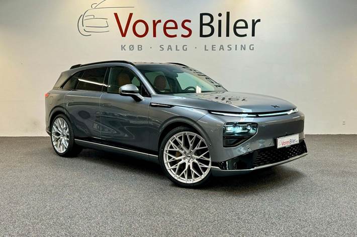 Grå Xpeng G9 fra 2023