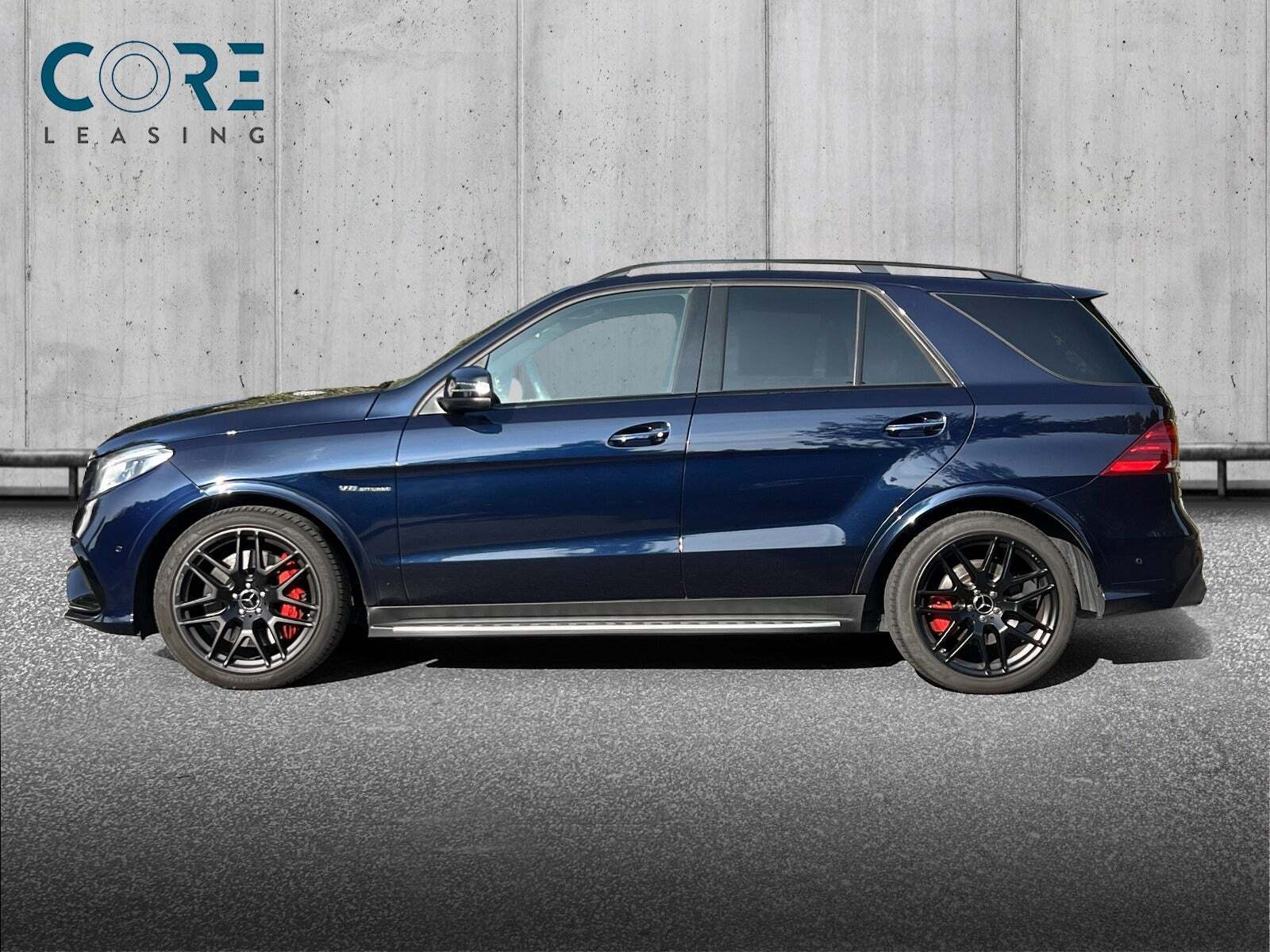 Blå Mercedes GLE63 fra 2018 set udefra