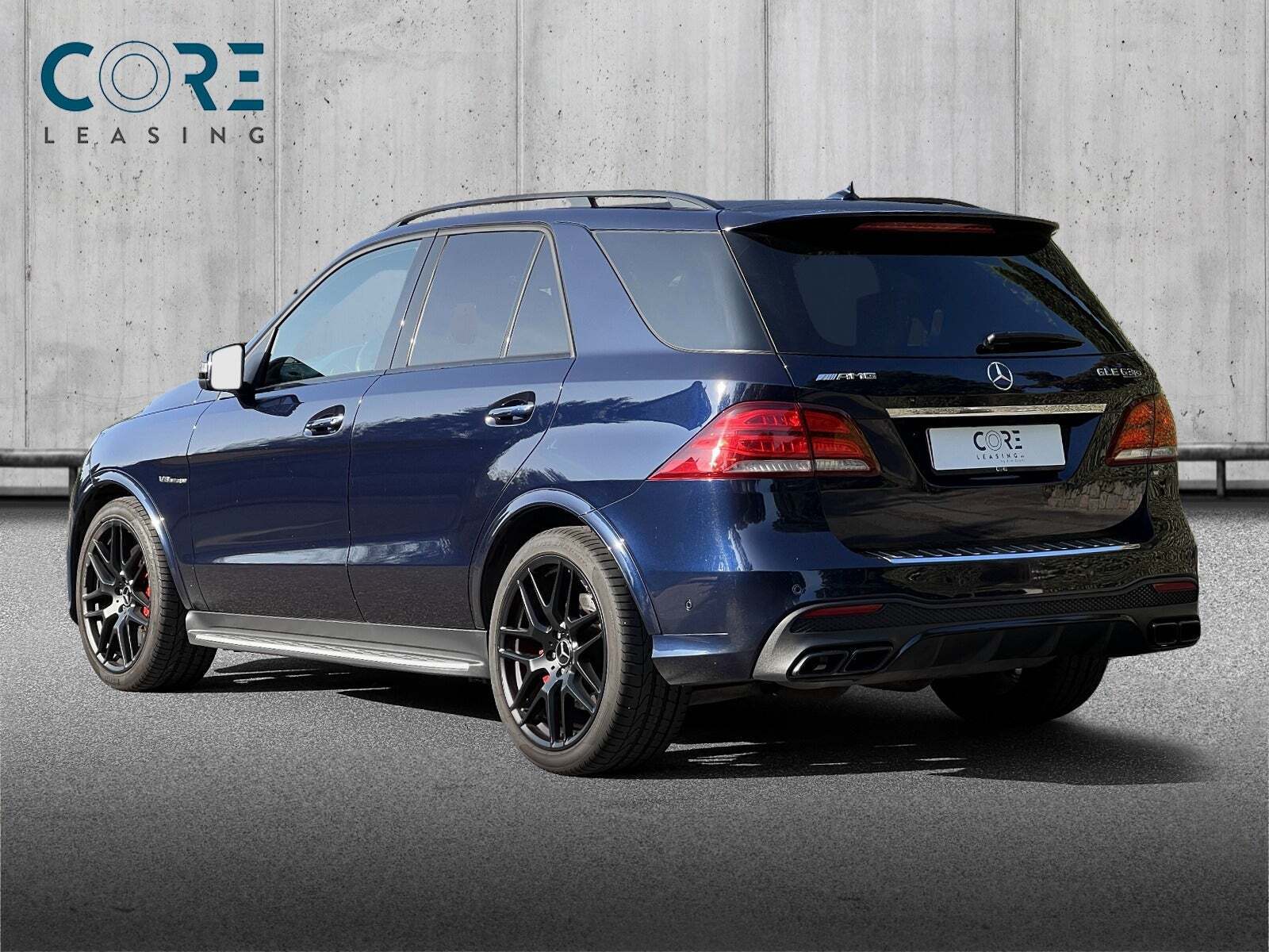 Blå Mercedes GLE63 fra 2018 set udefra