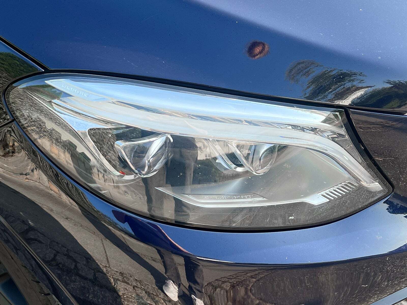 Blå Mercedes GLE63 fra 2018 set udefra