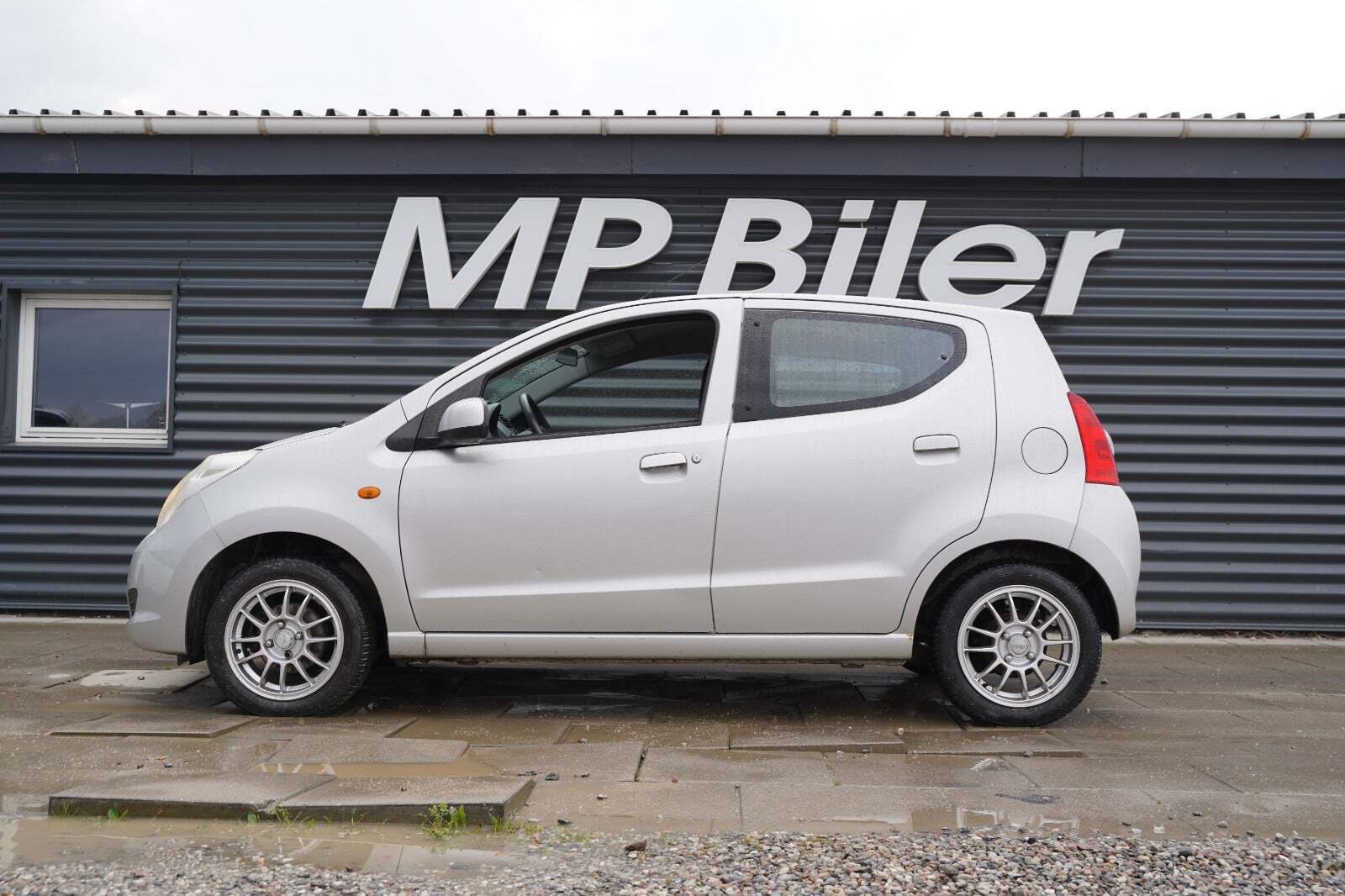 Sølv Suzuki Alto fra 2009
