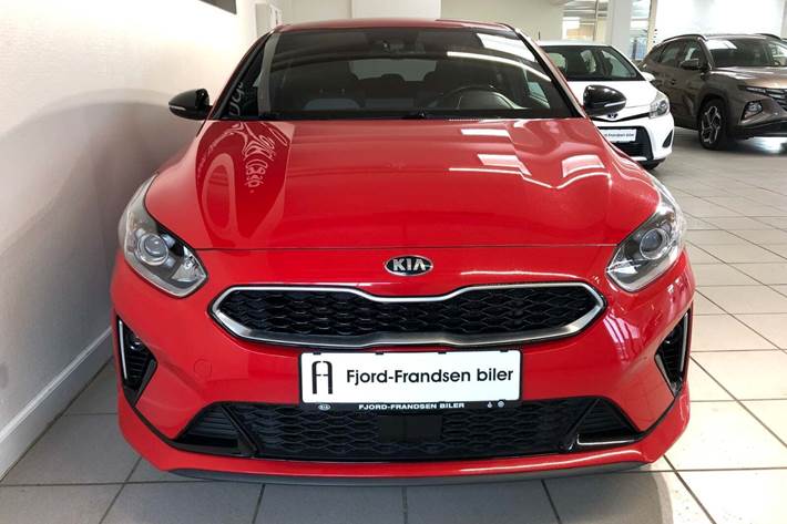 Rød Kia ProCeed fra 2019