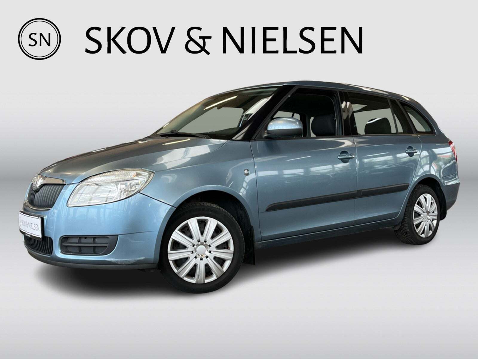 Blå Skoda Fabia fra 2008 set udefra
