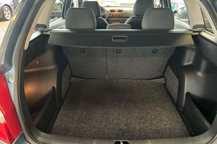 Blå Skoda Fabia fra 2008