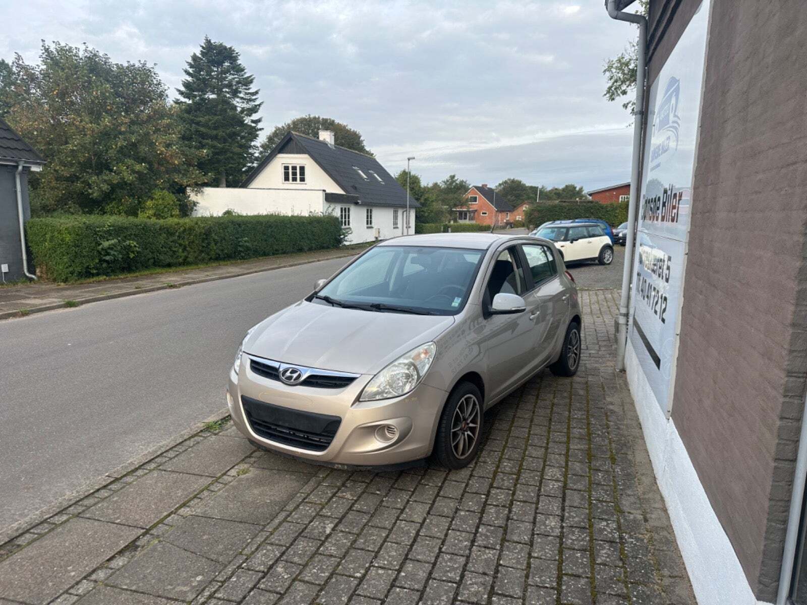 Orange Hyundai i20 fra 2012